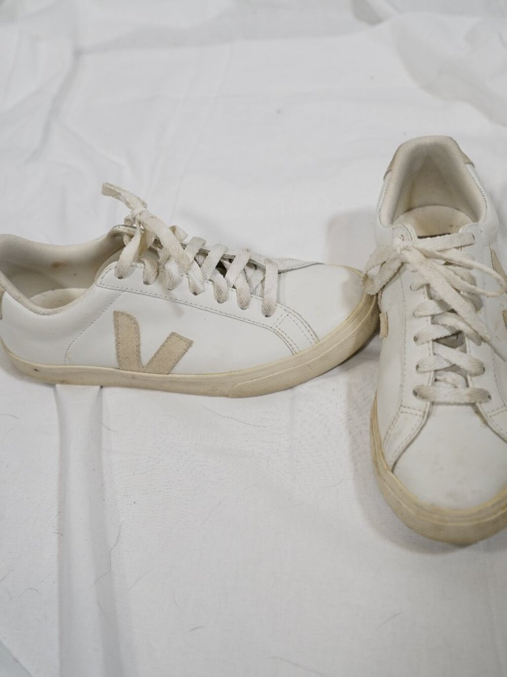 Veja White Leather Sneakers Size 7 Minimalist Neutral Casual Shoes